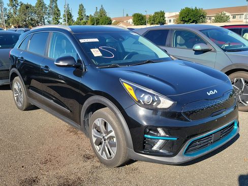 Used 2022 Kia Niro EX image 3