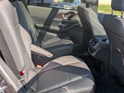 Certified 2025 Mercedes-Benz GLS 450 4MATIC image 36