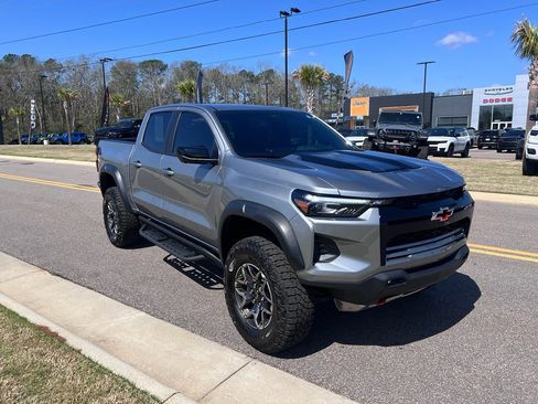 Used 2024 Chevrolet Colorado ZR2 w/ ZR2 Convenience Package III image 2