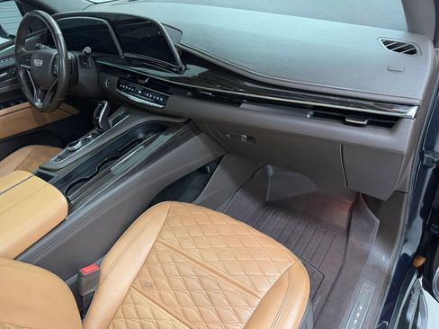 Used 2021 Cadillac Escalade ESV Sport AWD/4WD image 9