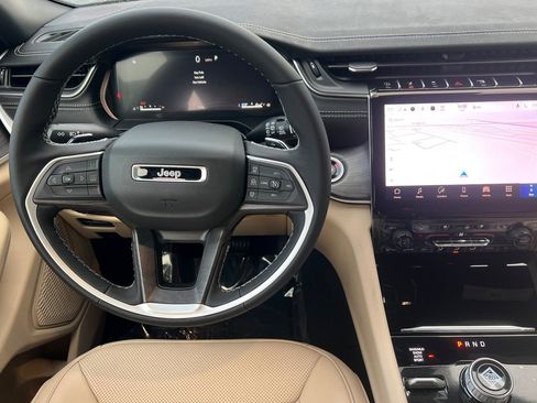 New 2025 Jeep Grand Cherokee Limited w/ Luxury Tech Group II image 12
