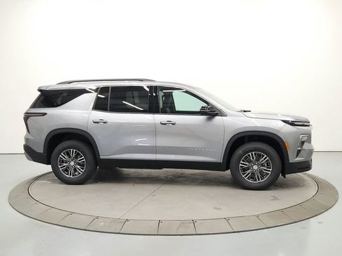 New 2026 Chevrolet Traverse LT image 8