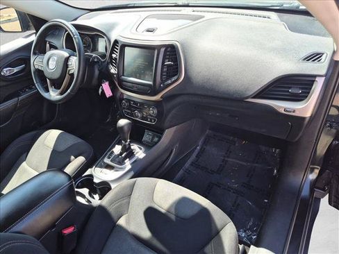 Used 2014 Jeep Cherokee Latitude FWD image 25