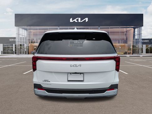 Certified 2025 Kia Carnival FWD image 5