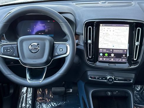 Used 2023 Volvo XC40 Recharge Ultimate w/ Protection Package Premier AWD/4WD image 15