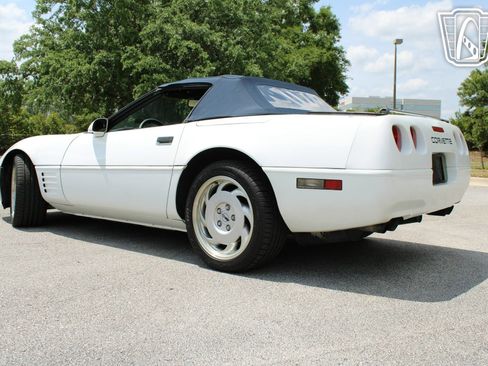 Used 1991 Chevrolet Corvette Convertible image 12