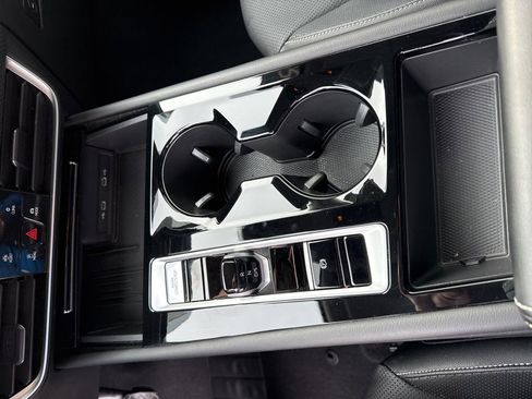 Certified 2025 Volkswagen Atlas SE image 28