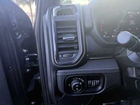 Used 2024 RAM 2500 Limited image 26