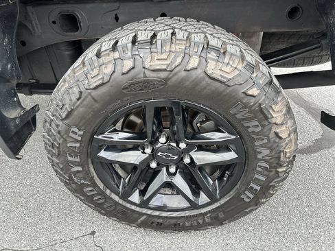 Used 2021 Chevrolet Silverado 1500 LT Trail Boss w/ LPO, Dark Essentials Package AWD/4WD image 10