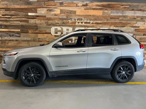 Used 2014 Jeep Cherokee Latitude w/ Cold Weather Group AWD/4WD image 11