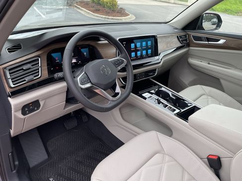 New 2026 Volkswagen Atlas SE FWD image 17