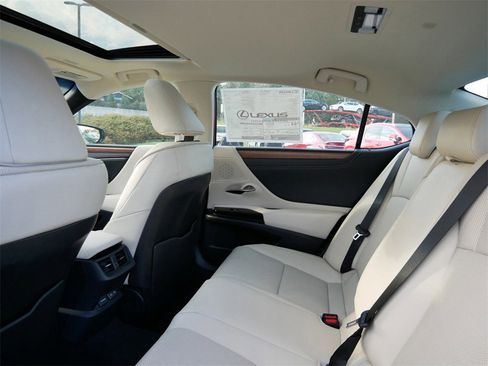 New 2025 Lexus ES 300h w/ Premium Package image 9