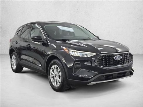 Used 2023 Ford Escape Active w/ Tech Pack #2 AWD/4WD image 3