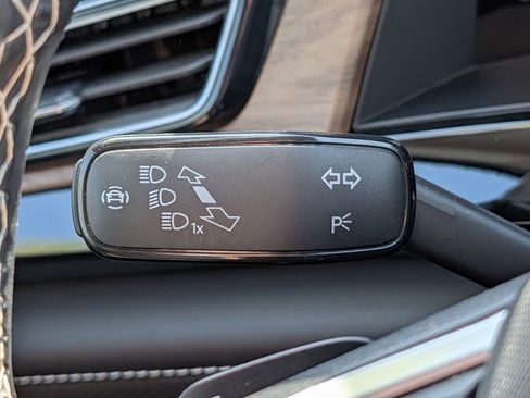 Used 2025 Volkswagen Atlas SE image 42