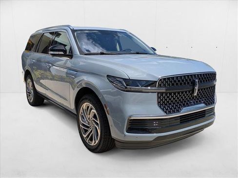 New 2025 Lincoln Navigator Reserve image 7