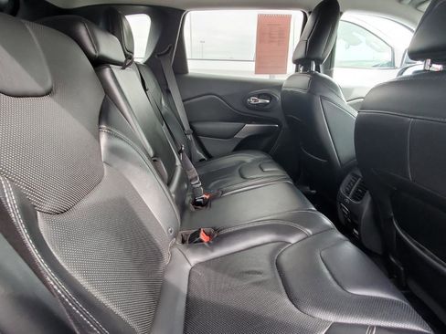 Used 2019 Jeep Cherokee Limited image 6