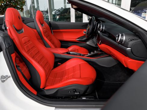 Used 2023 Ferrari Portofino M RWD image 37