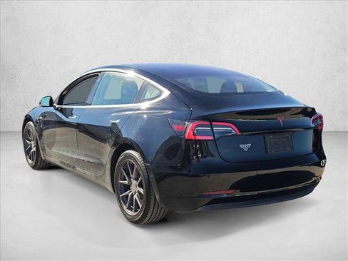 Used 2018 Tesla Model 3 Mid Range image 5