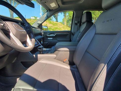 Used 2025 GMC Sierra 1500 Denali AWD/4WD image 3