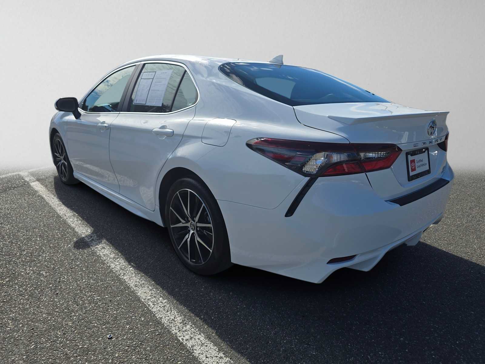 Used 2024 Toyota Camry SE AWD/4WD image 5