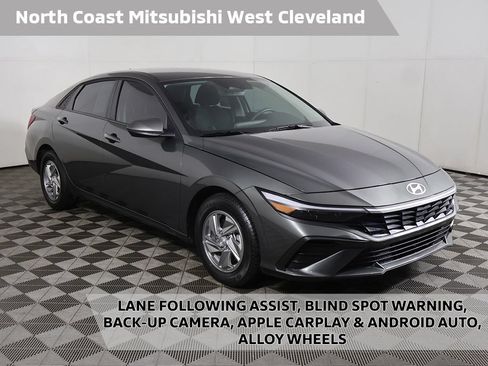 Used 2026 Hyundai Elantra SE w/ Cargo Package FWD image 1