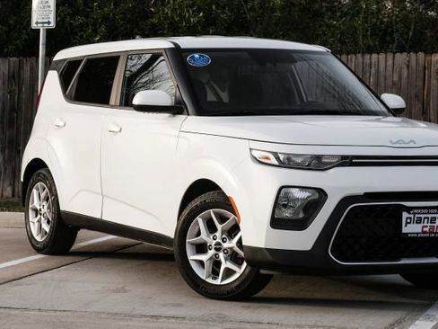 Used 2022 Kia Soul LX w/ Technology Package image 8