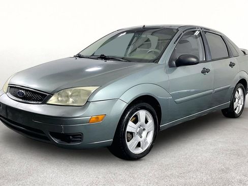 Used 2005 Ford Focus ZX4 Sedan FWD image 13