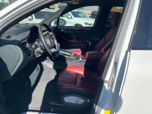 Used 2024 Porsche Macan image 37