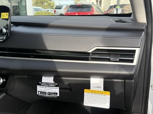 Used 2025 Mitsubishi Outlander SE image 29