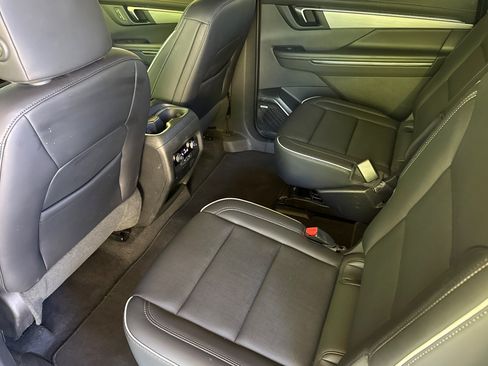 Used 2025 Buick Enclave Preferred FWD image 15