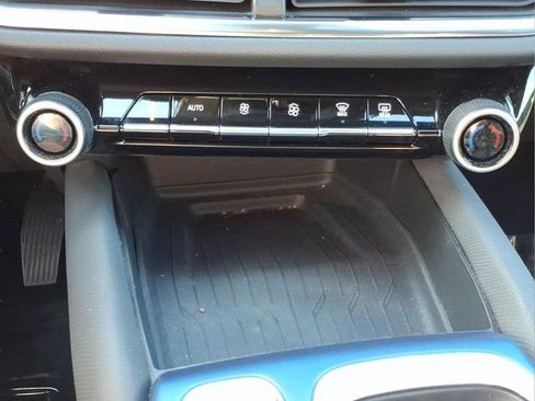 Used 2024 Chevrolet Equinox EV LT FWD image 20