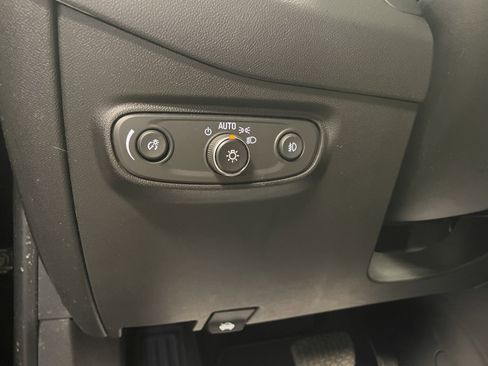 Used 2021 Chevrolet Equinox LT image 19