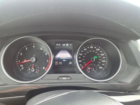 Used 2018 Volkswagen Tiguan SEL AWD/4WD image 17