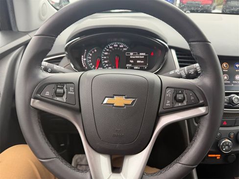 Certified 2022 Chevrolet Trax LT w/ Driver Confidence Package image 15