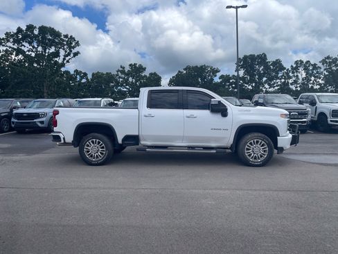 Used 2022 Chevrolet Silverado 2500 High Country w/ Technology Package AWD/4WD image 5