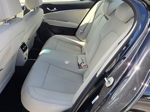 New 2026 Genesis G70 2.5T image 6