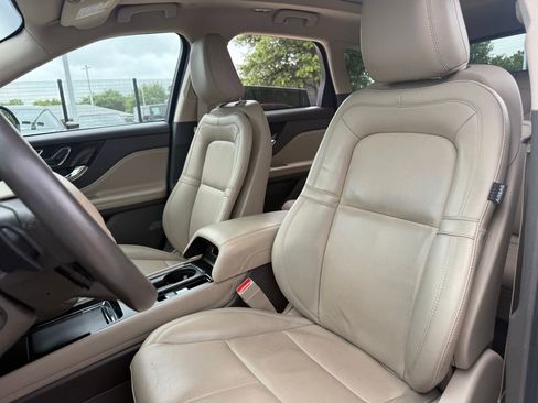 Used 2022 Lincoln Corsair Reserve FWD image 11