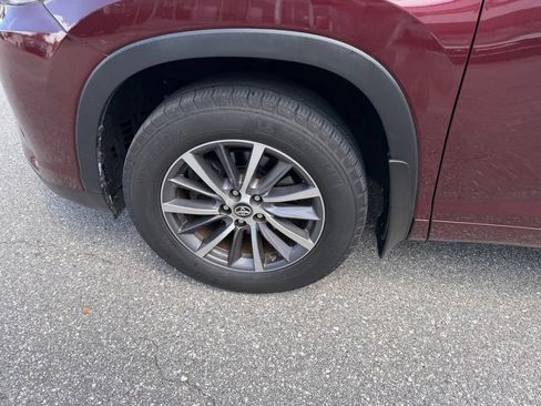 Used 2018 Toyota Highlander XLE AWD/4WD image 9