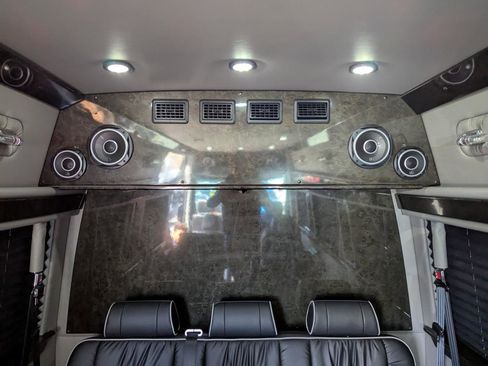 Used 2017 Mercedes-Benz Sprinter 2500 image 45