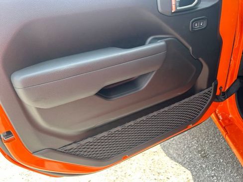 New 2025 Jeep Gladiator Sport image 12