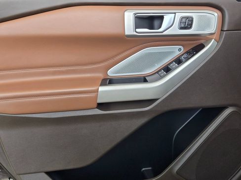 Used 2023 Ford Explorer King Ranch w/ Technology Package RWD image 11
