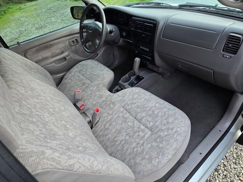Used 2002 Toyota Tacoma 2WD Regular Cab image 6