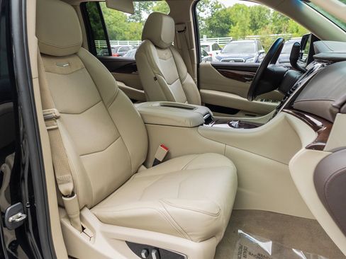 Used 2016 Cadillac Escalade ESV Premium AWD/4WD image 29