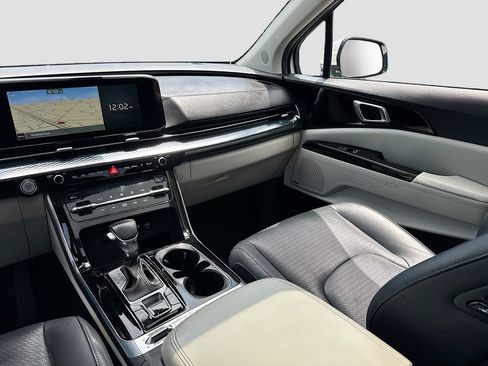Used 2022 Kia Carnival SX Prestige FWD image 25