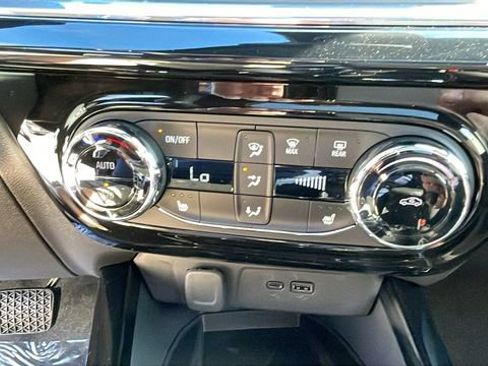 New 2026 Chevrolet Trax RS w/ Sunroof Package image 18