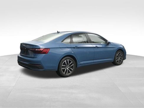 Used 2025 Volkswagen Jetta SE FWD image 5