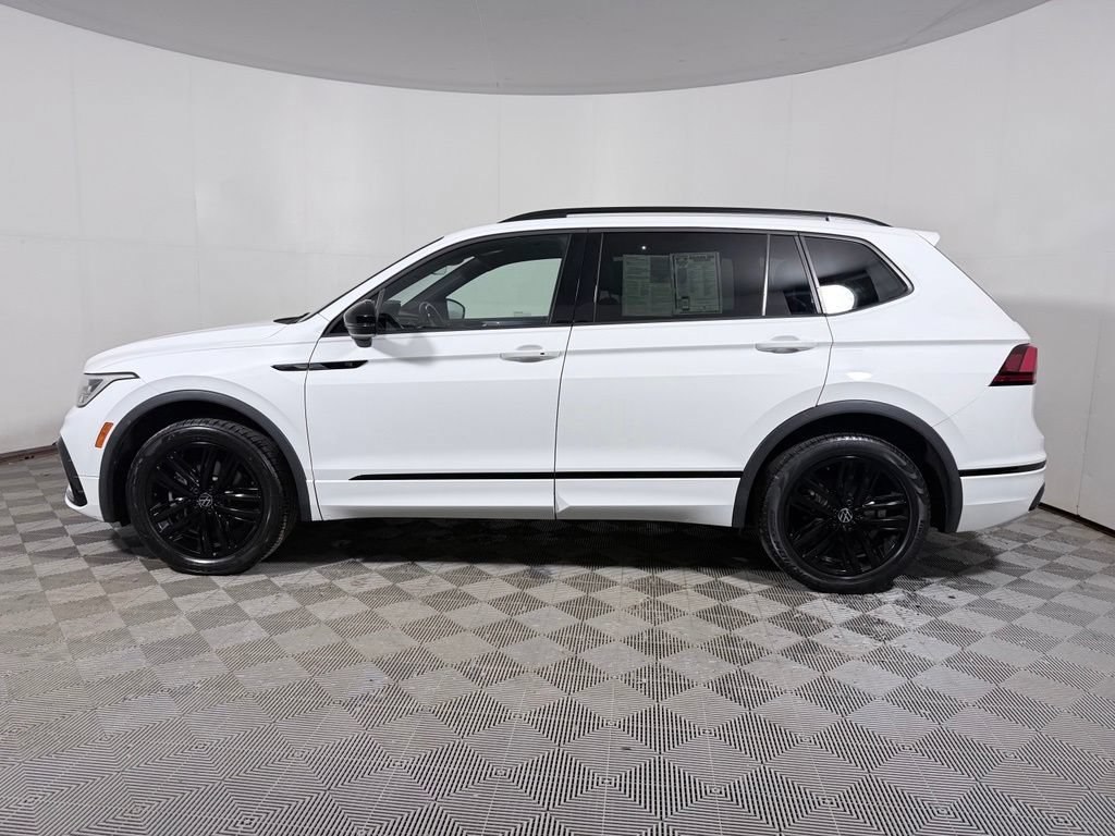 Used 2022 Volkswagen Tiguan SE R-Line AWD/4WD image 3
