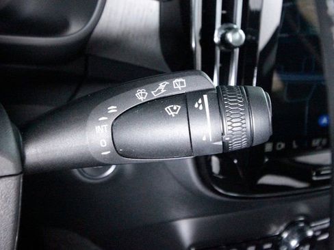 Certified 2025 Volvo XC40 B5 Plus image 20