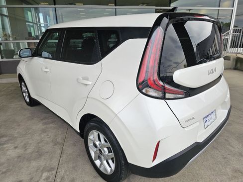 Used 2025 Kia Soul LX w/ LX Technology Package FWD image 3