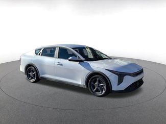 Used 2025 Kia K4 LXS video 2